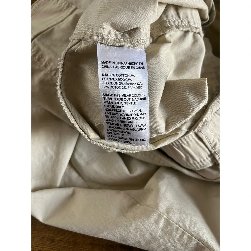 Chicos Cargo Crop Pants Size 8 Beige Mid Rise Utility Pocket Cuffed Hem Coastal